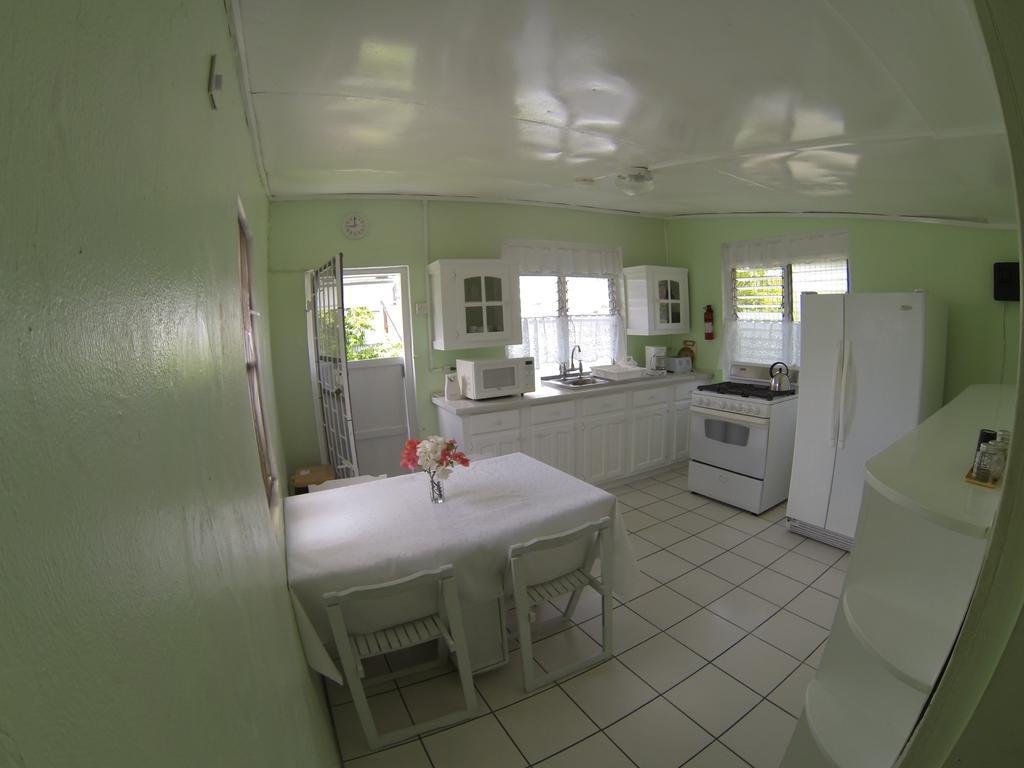 Beach Guest House Cleverdale Bridgetown Bagian luar foto